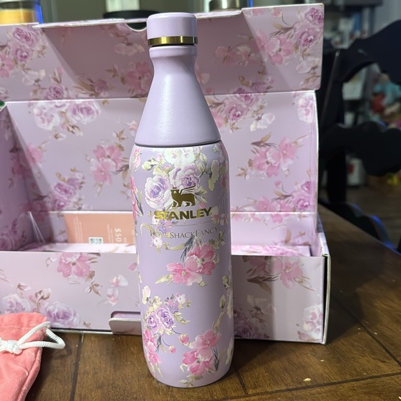 New in box Love shack fancy Stanley - 20oz slim bottle. - Picture 4 of 5